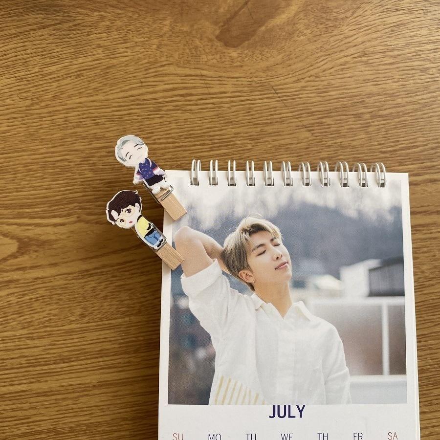 Petites pinces pour accrocher des Photocards en forme BTS/ BLACKPINK/ EXO/ GOT7/ TWICE/ TXT/ IZONE/ NCT - BEST KPOP SHOP