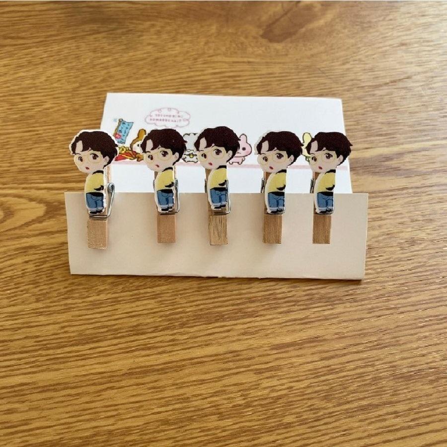 Petites pinces pour accrocher des Photocards en forme BTS/ BLACKPINK/ EXO/ GOT7/ TWICE/ TXT/ IZONE/ NCT - BEST KPOP SHOP