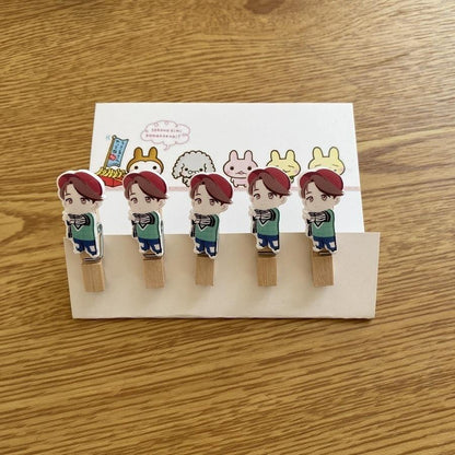 Petites pinces pour accrocher des Photocards en forme BTS/ BLACKPINK/ EXO/ GOT7/ TWICE/ TXT/ IZONE/ NCT - BEST KPOP SHOP