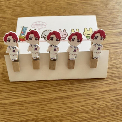Petites pinces pour accrocher des Photocards en forme BTS/ BLACKPINK/ EXO/ GOT7/ TWICE/ TXT/ IZONE/ NCT - BEST KPOP SHOP