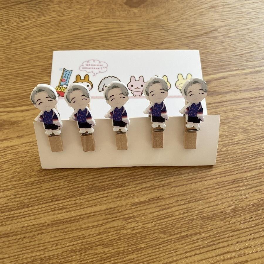 Petites pinces pour accrocher des Photocards en forme BTS/ BLACKPINK/ EXO/ GOT7/ TWICE/ TXT/ IZONE/ NCT - BEST KPOP SHOP