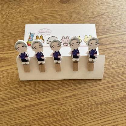 Petites pinces pour accrocher des Photocards en forme BTS/ BLACKPINK/ EXO/ GOT7/ TWICE/ TXT/ IZONE/ NCT - BEST KPOP SHOP