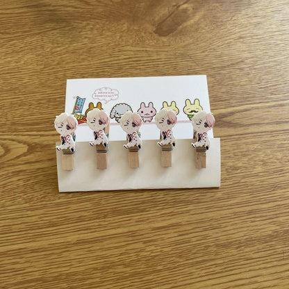 Petites pinces pour accrocher des Photocards en forme BTS/ BLACKPINK/ EXO/ GOT7/ TWICE/ TXT/ IZONE/ NCT - BEST KPOP SHOP