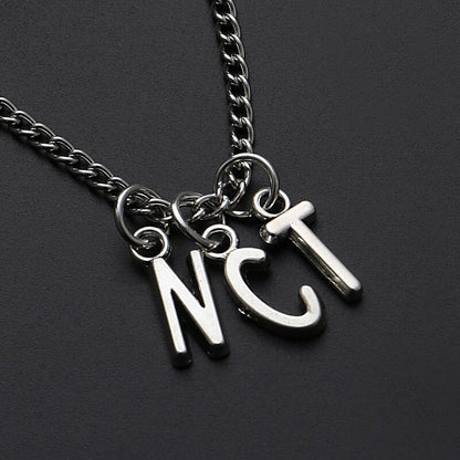 Collier (plusieurs groupes)