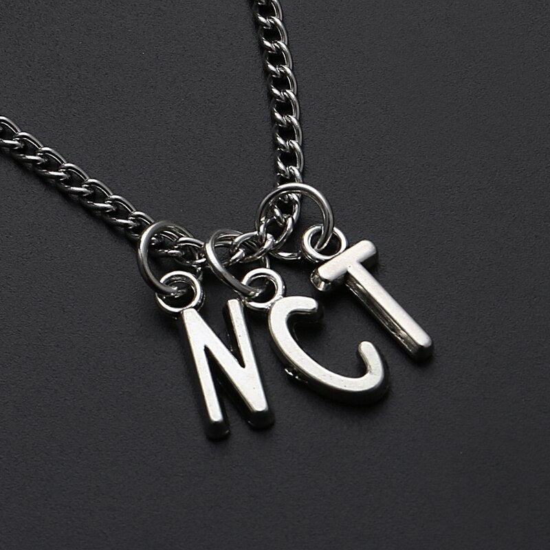 Collier (plusieurs groupes)